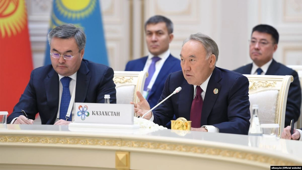 «Назарбаев противоречит себе». Саммит в Ташкенте и роль экс-президента