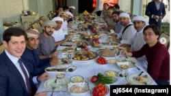 Отабек Умаров (крайний слева) на званом ужине в честь наследного принца Дубая Хамдана бин Мохаммеда аль-Мактума.
