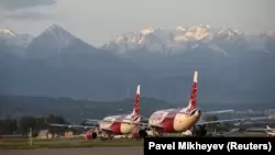 Самолеты лоукостера FlyArystan в алматинском аэропорту. 14 мая 2020 года.