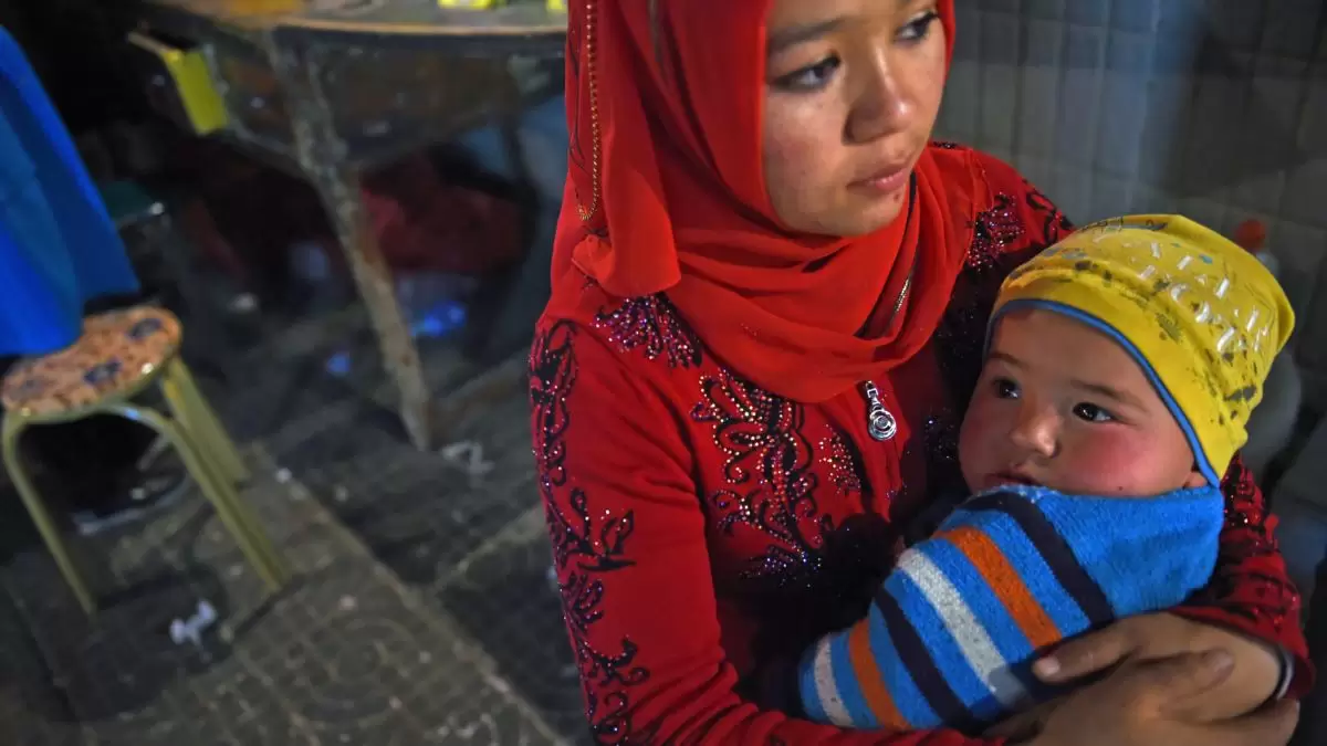 «Демографический геноцид». Пекин обвиняют в ограничении рождаемости среди уйгуров и казахов