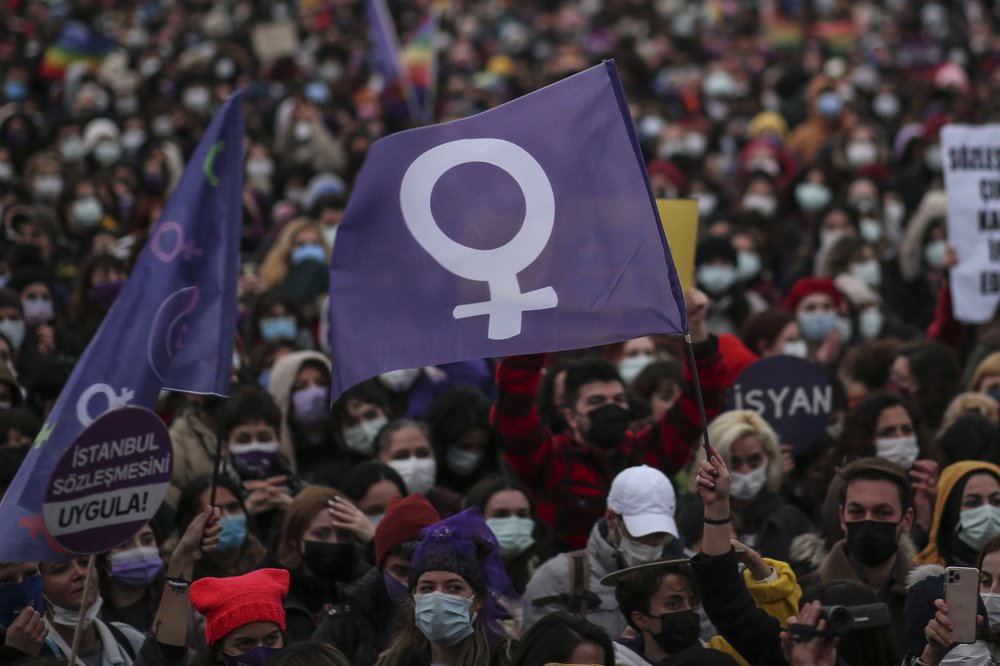 Турция выходит из европейского договора о защите женщин