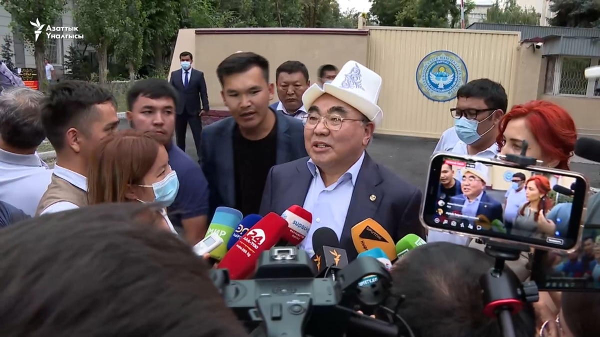 «Золотой» мотив. Зачем Аскару Акаеву позволили приехать в Кыргызстан, а потом уехать?