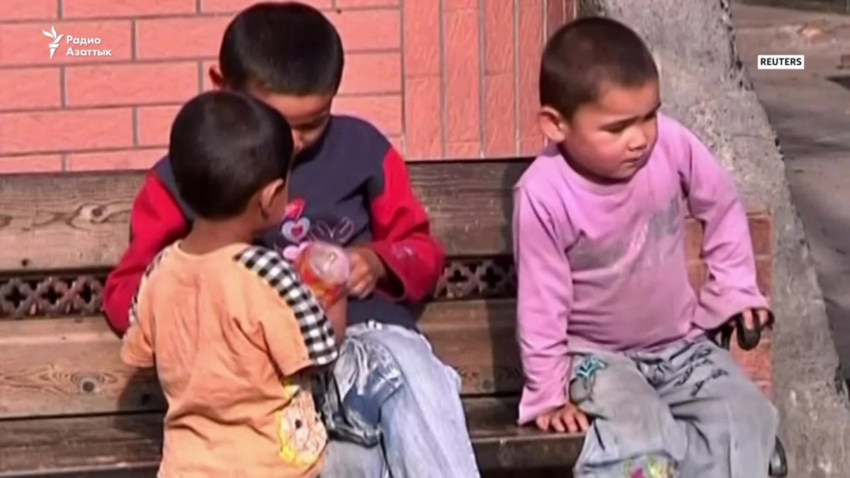 В китайских лагерях «сидят» и дети. Самому младшему – полтора года