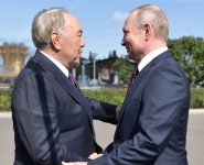 Не только российские олигархи: Британия должна помешать казахстанским клептократам получить убежище