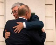 Государство пытается навязать обществу свои взгляды и власть своего языка тела 7-34